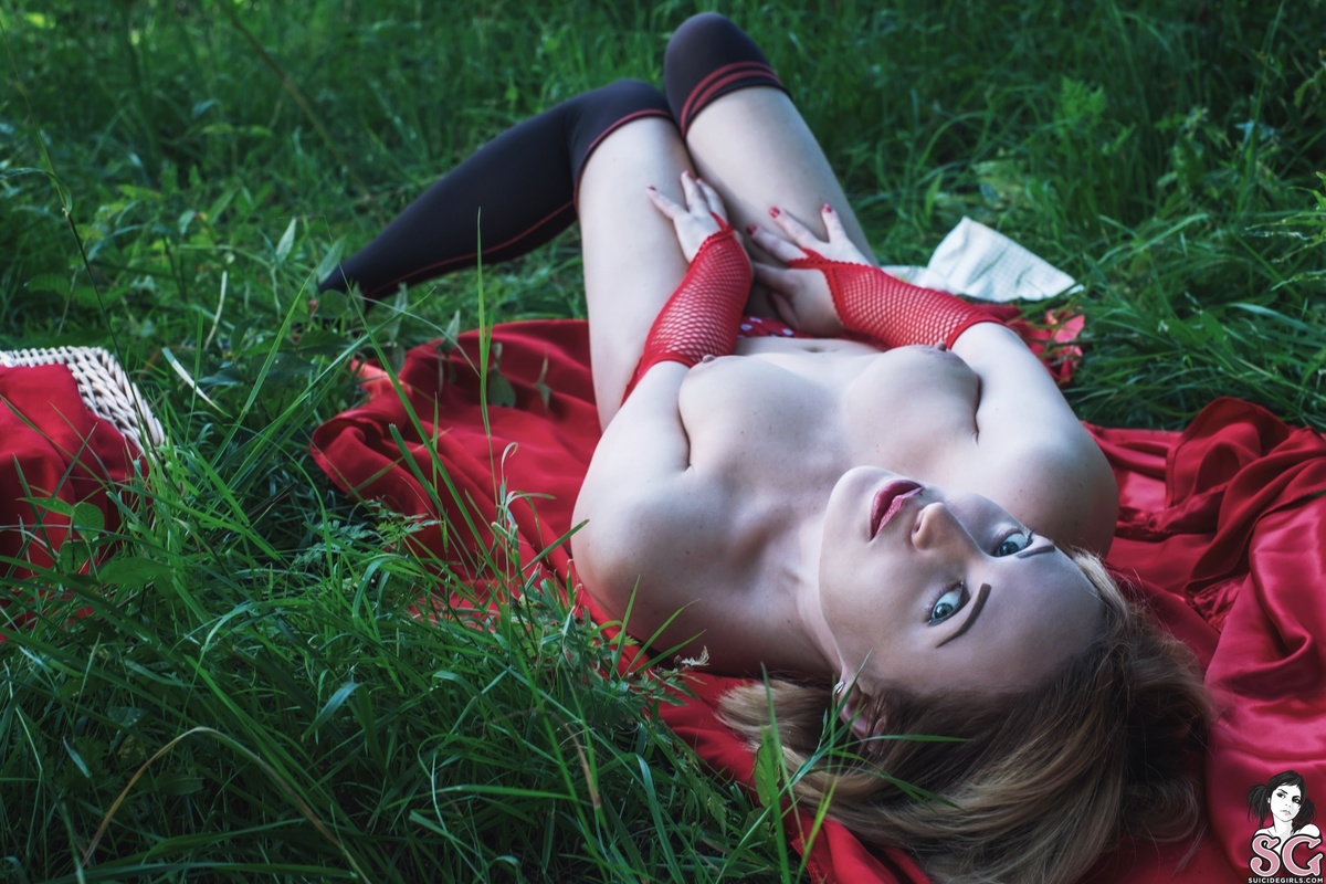 scarletjam-applesforredridinghood-21.jpg