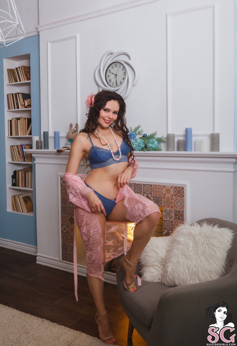 marisabel-prettyreading-01.jpg