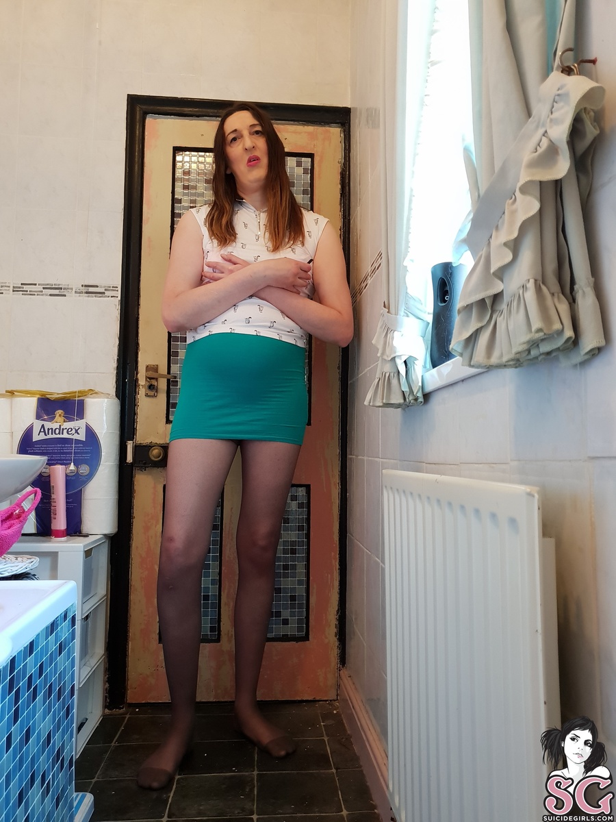 sexylegsemma-catlady-07.jpg