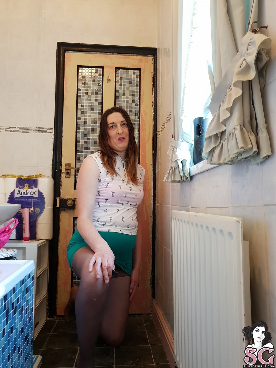 sexylegsemma-catlady-11.jpg