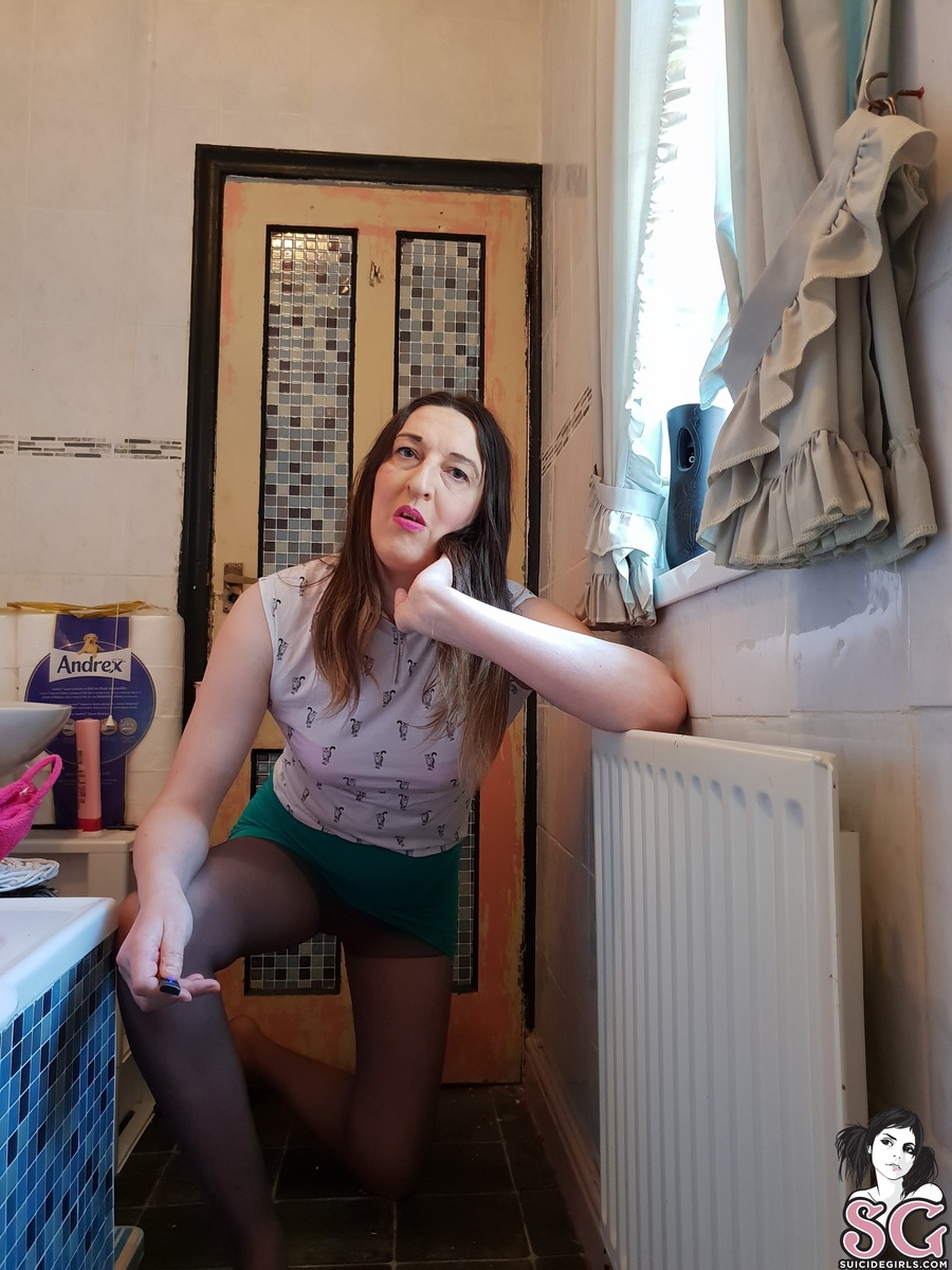 sexylegsemma-catlady-15.jpg