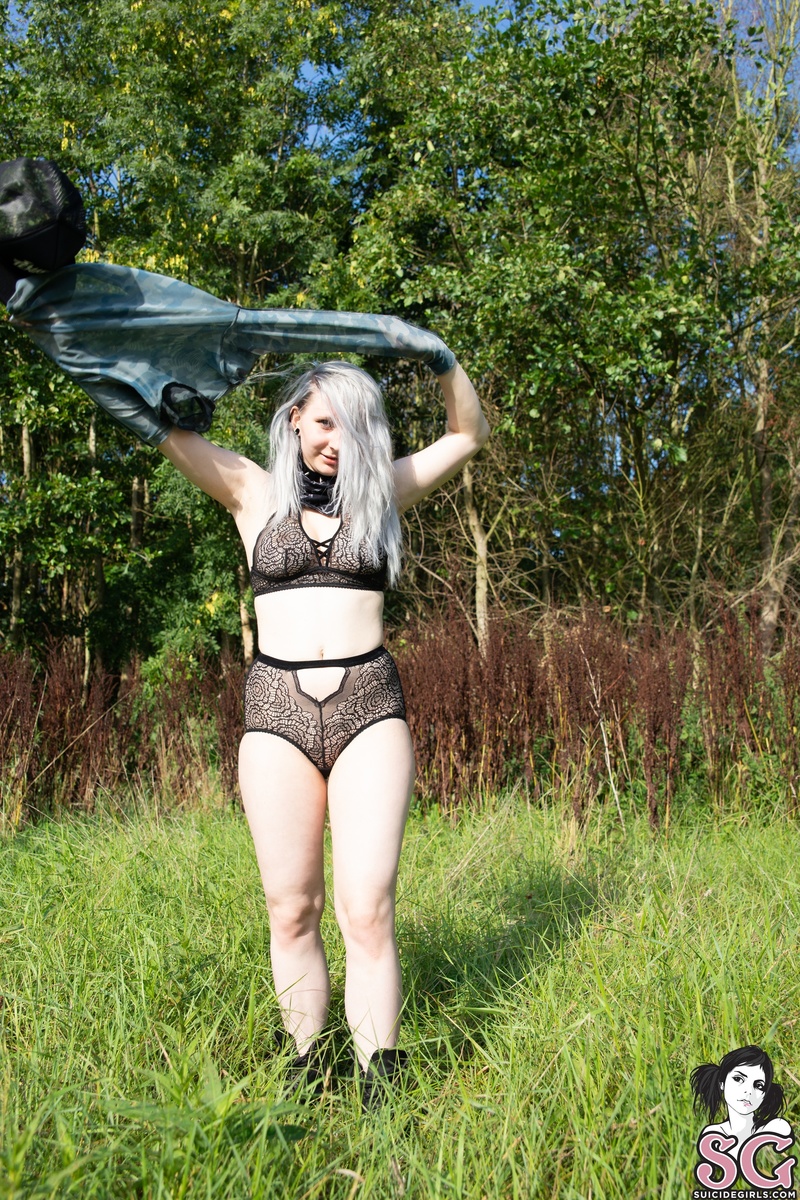 queenofhell-rebelyell-23.jpg