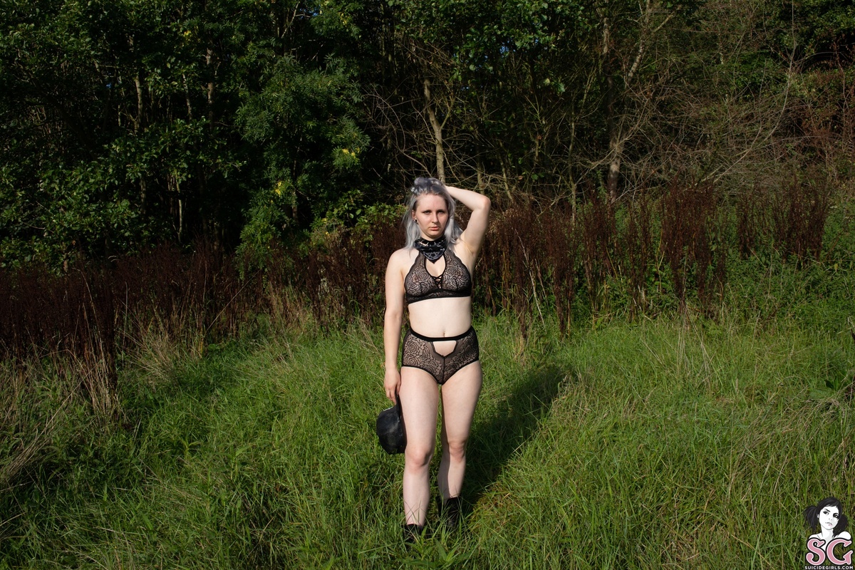queenofhell-rebelyell-25.jpg
