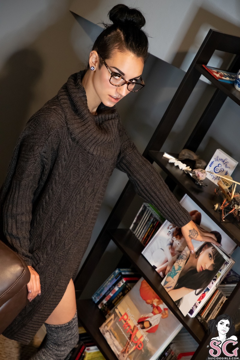 jasminemorte-lightreading-01.jpg