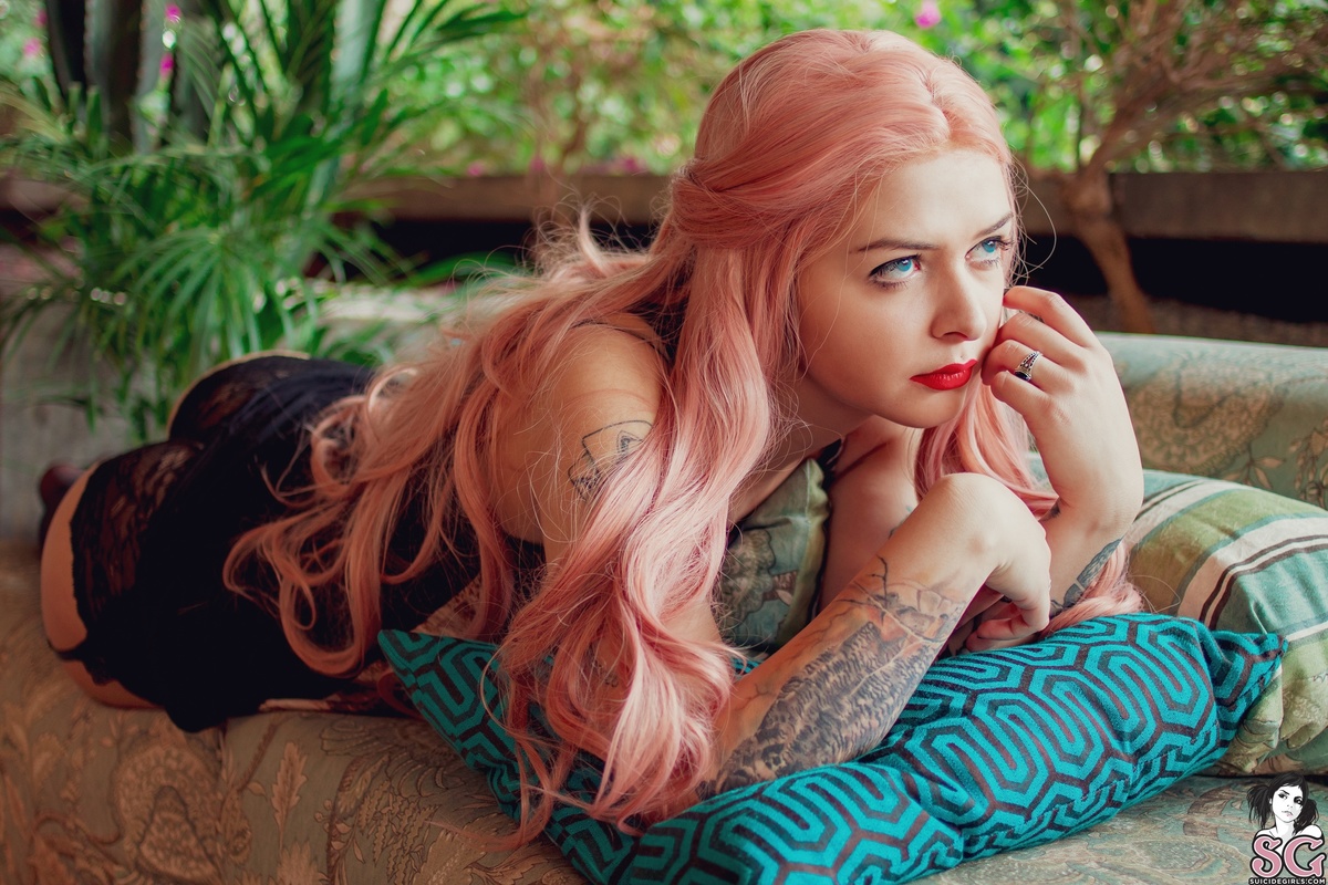 witchpoison-youngandbeautiful-05.jpg