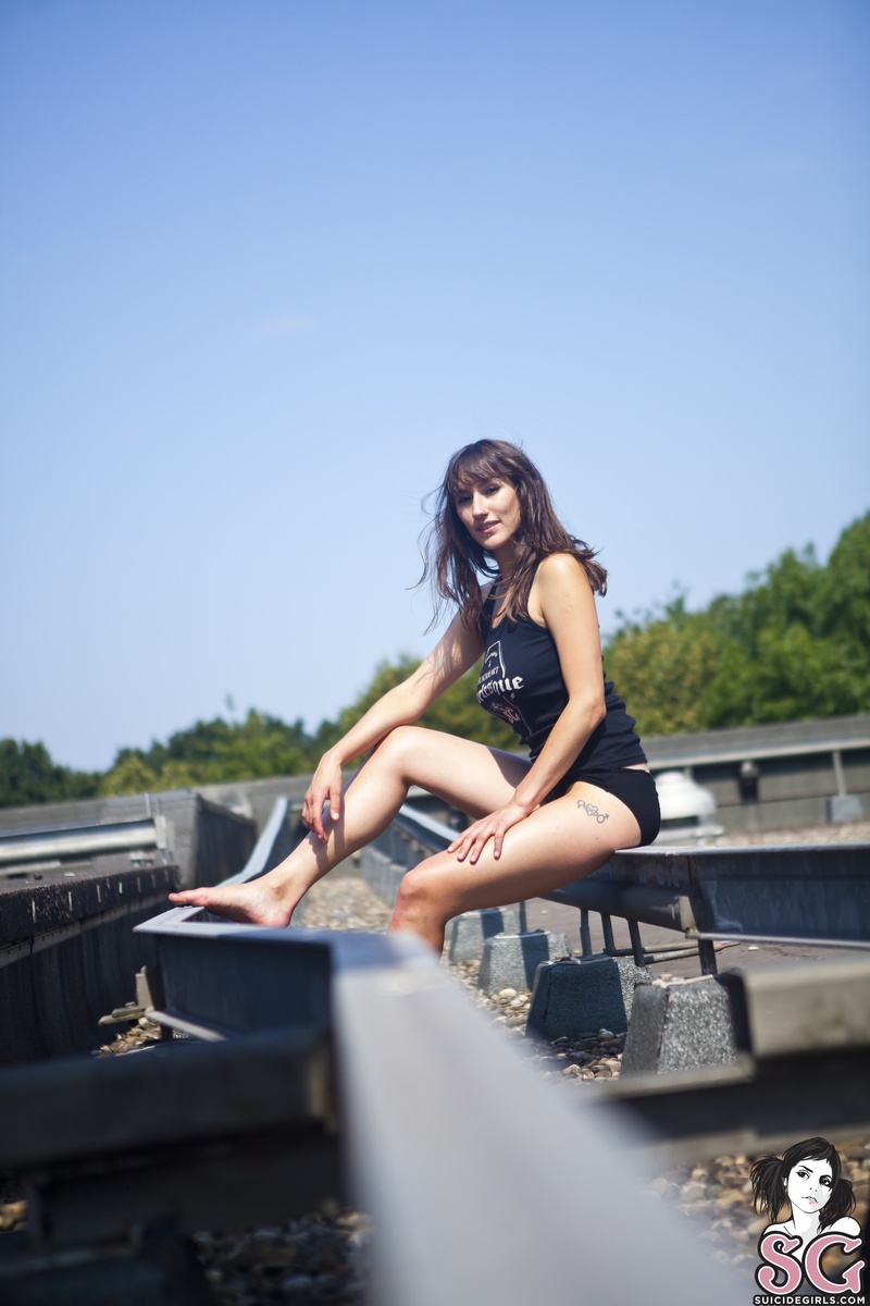 larabea-happytobepartofsg-09.jpg