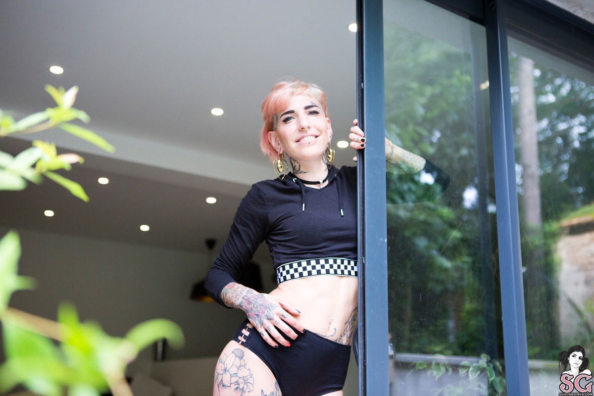 chaviblackcat-pearl-01.jpg
