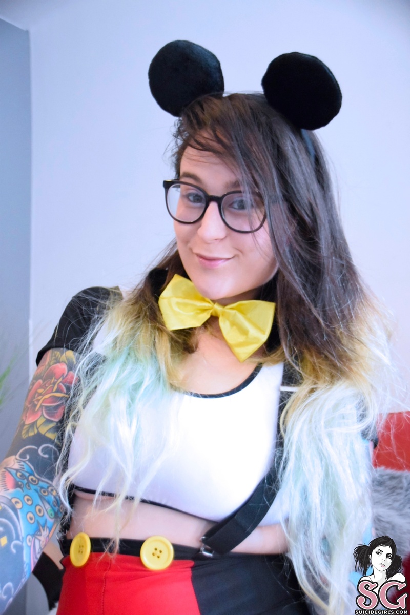 elizabethhunny-welcometotheclubhouse-03.jpg
