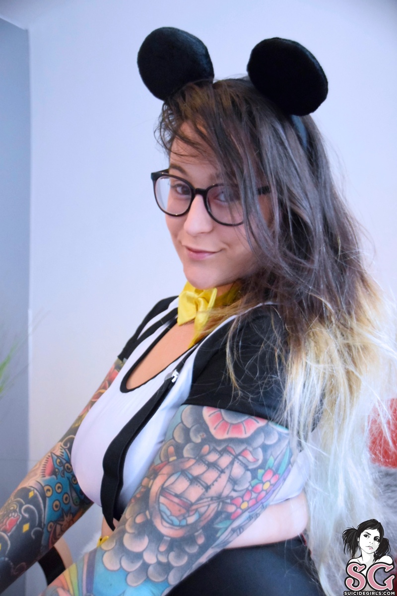 elizabethhunny-welcometotheclubhouse-05.jpg