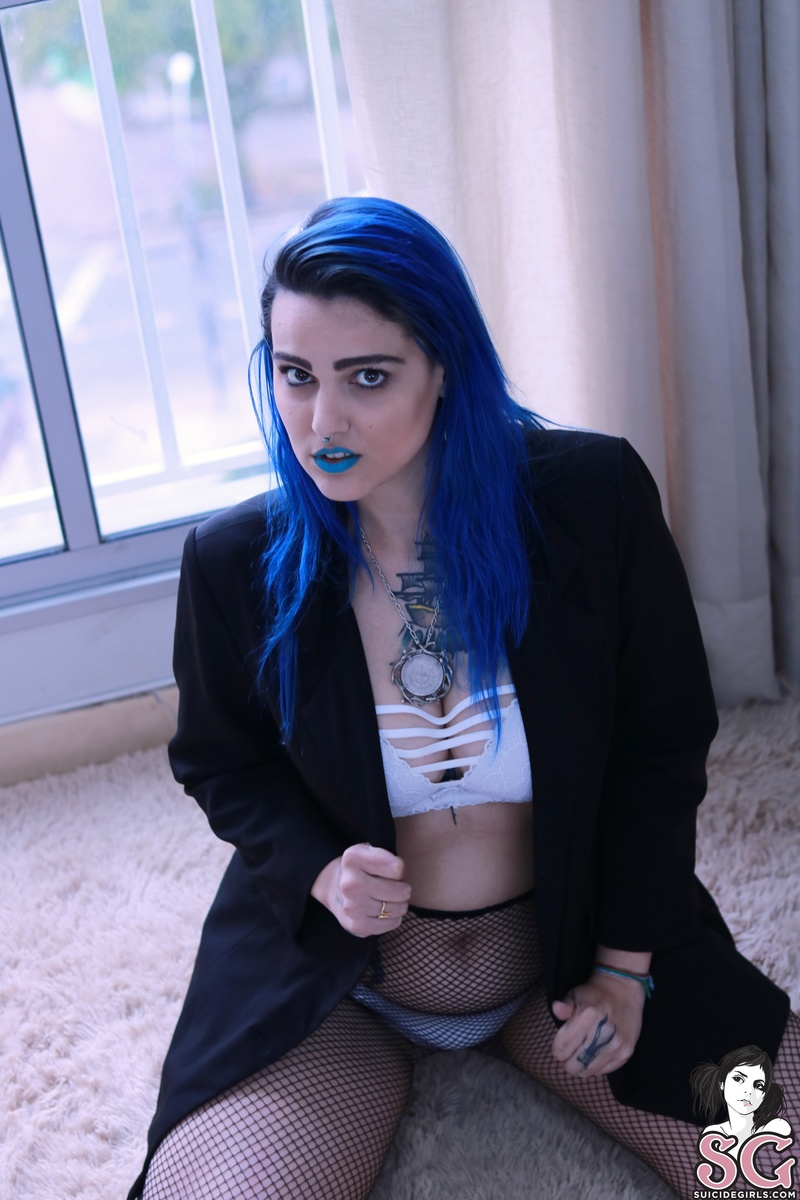 themazikeen-blueisintense-01.jpg