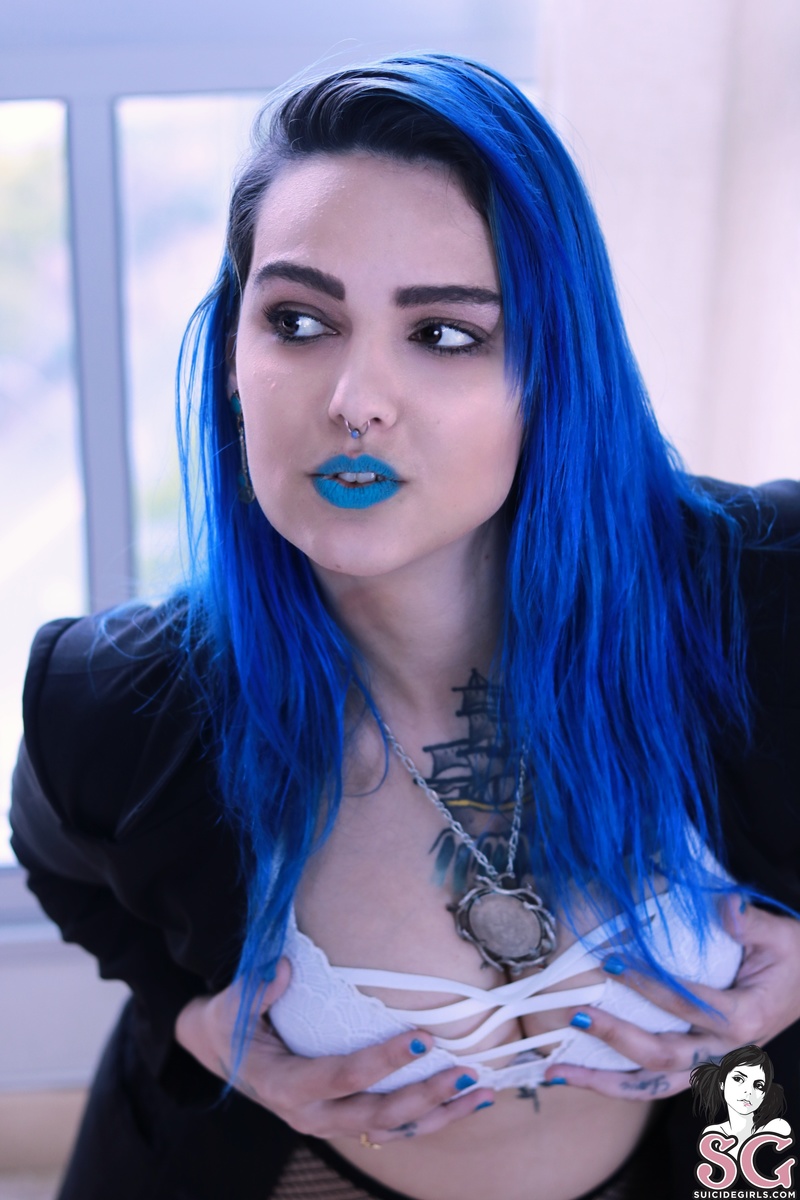 themazikeen-blueisintense-05.jpg