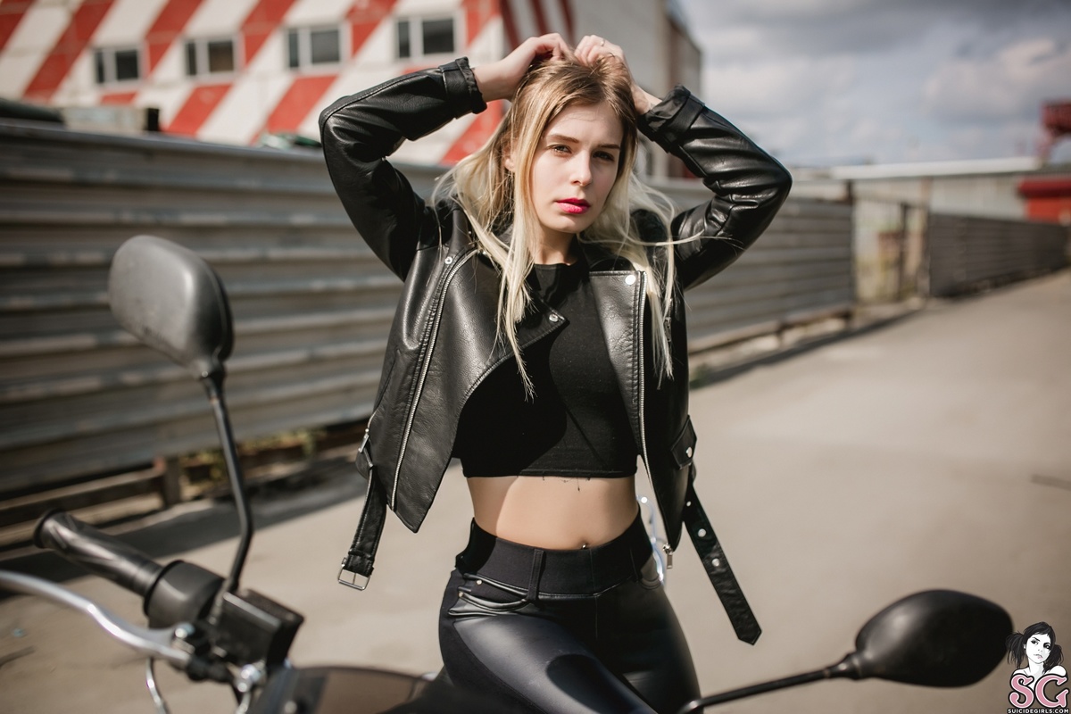valera-thestranger-05.jpg