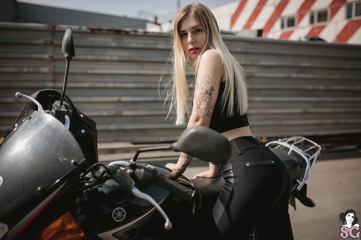 valera-thestranger-07.jpg