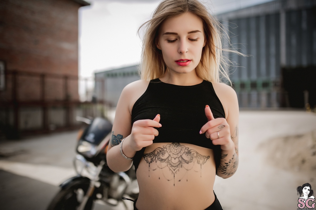 valera-thestranger-09.jpg