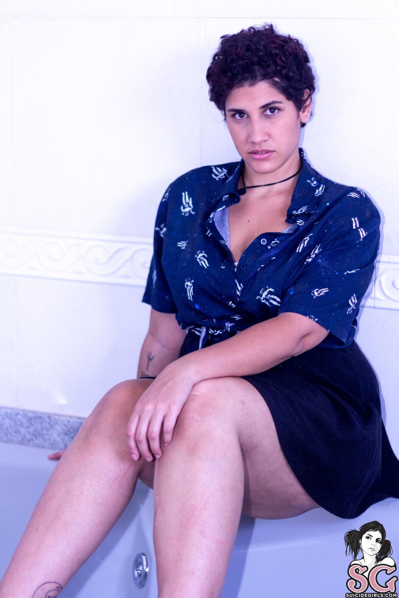 chasethatnati-bathtubplay-01.jpg