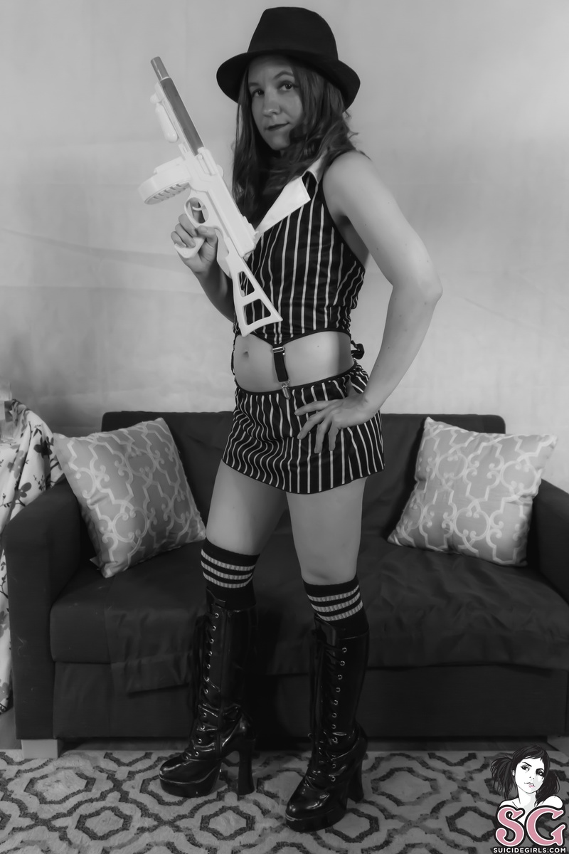 butterflyandmarishka-callmealicecapone-01.jpg
