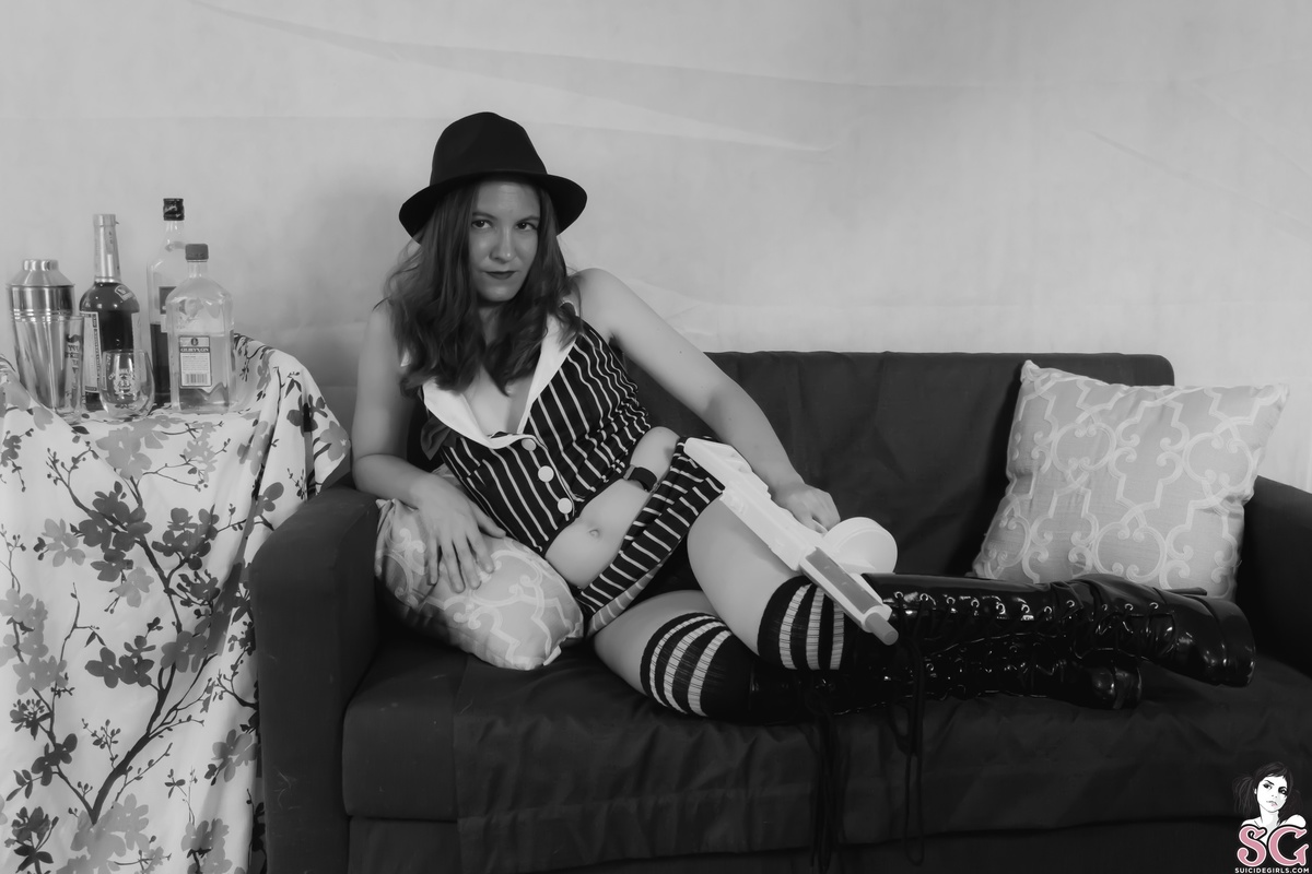 butterflyandmarishka-callmealicecapone-07.jpg
