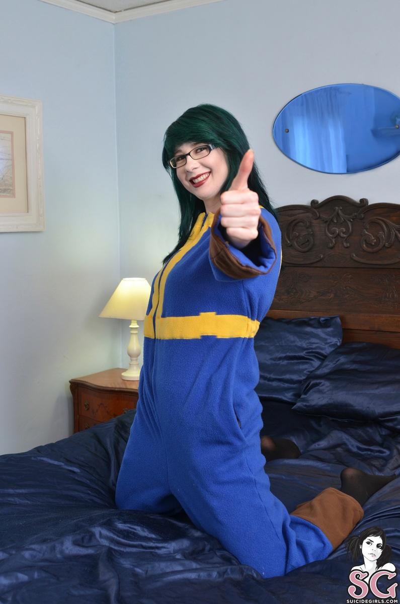 getjinxx-itslonelyouthereinthewasteland-05.jpg