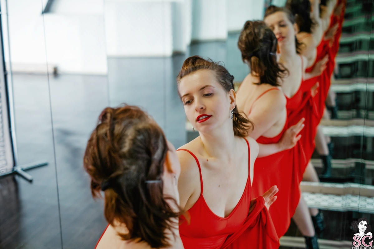 dancinggirl-throughthelookingglass-05.jpg