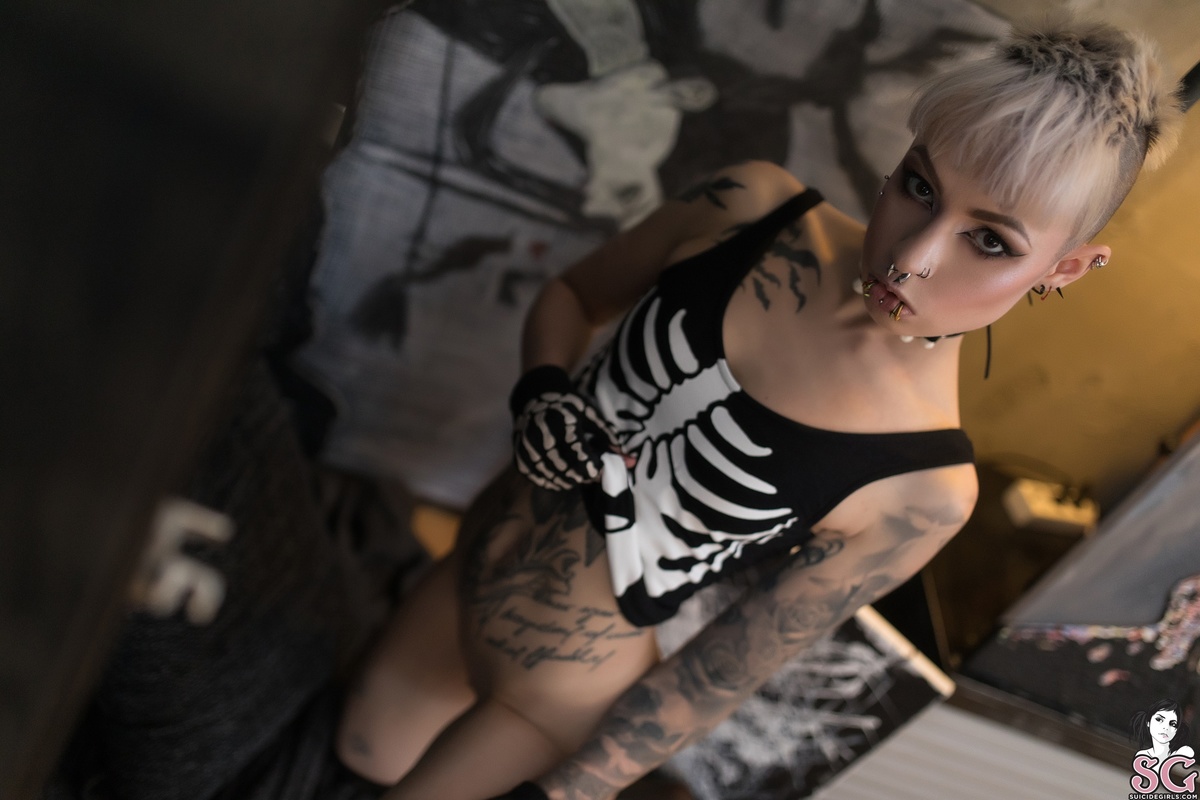 triztaess-skeletonhymns-19.jpg
