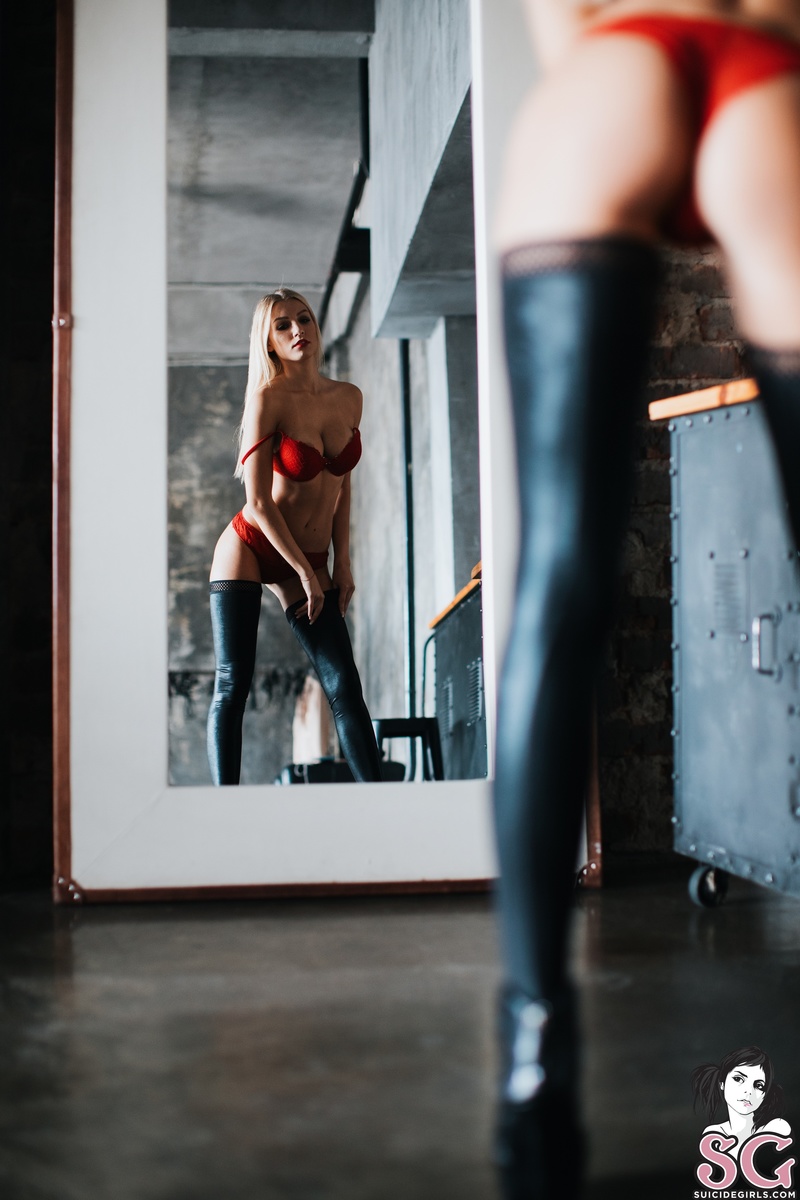 killerkatrin-barmaid-15.jpg