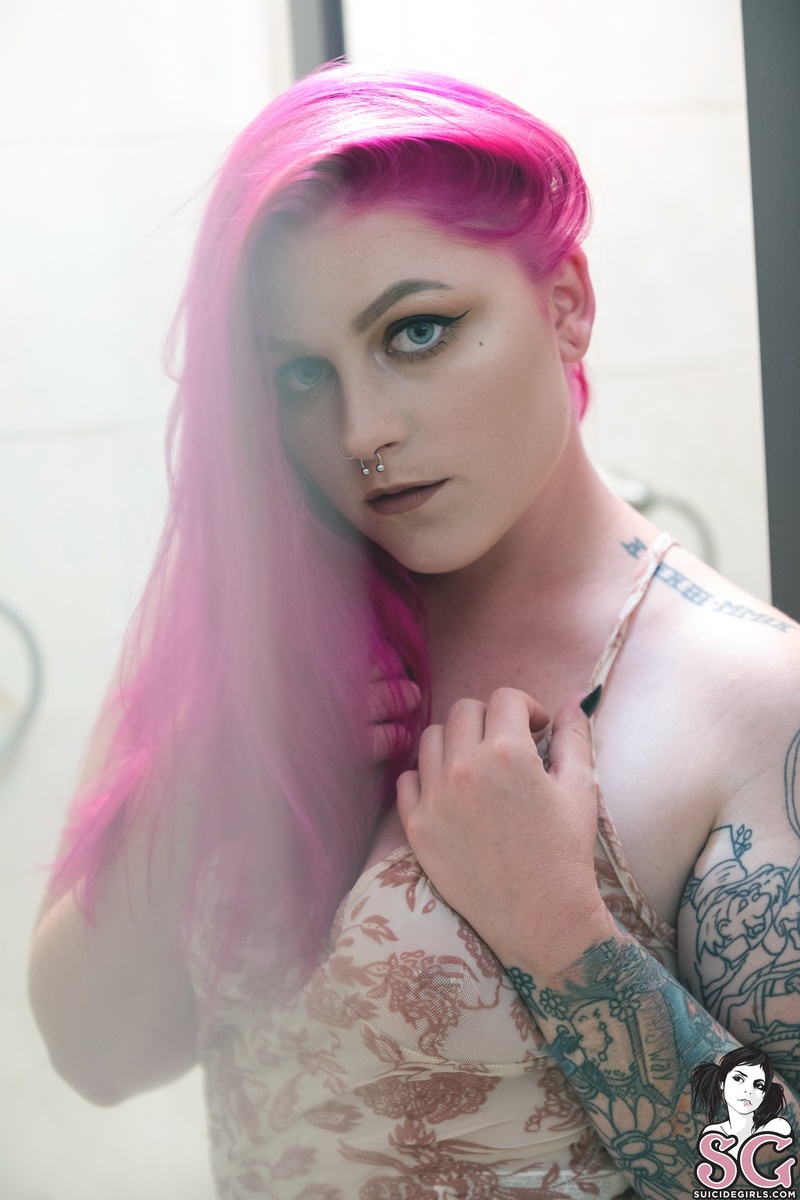 enigmasuicide-sultryshower-05.jpg