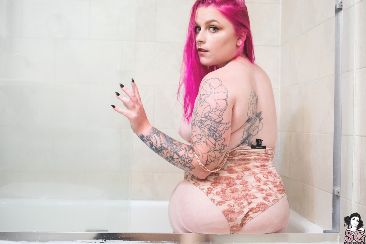 enigmasuicide-sultryshower-21.jpg