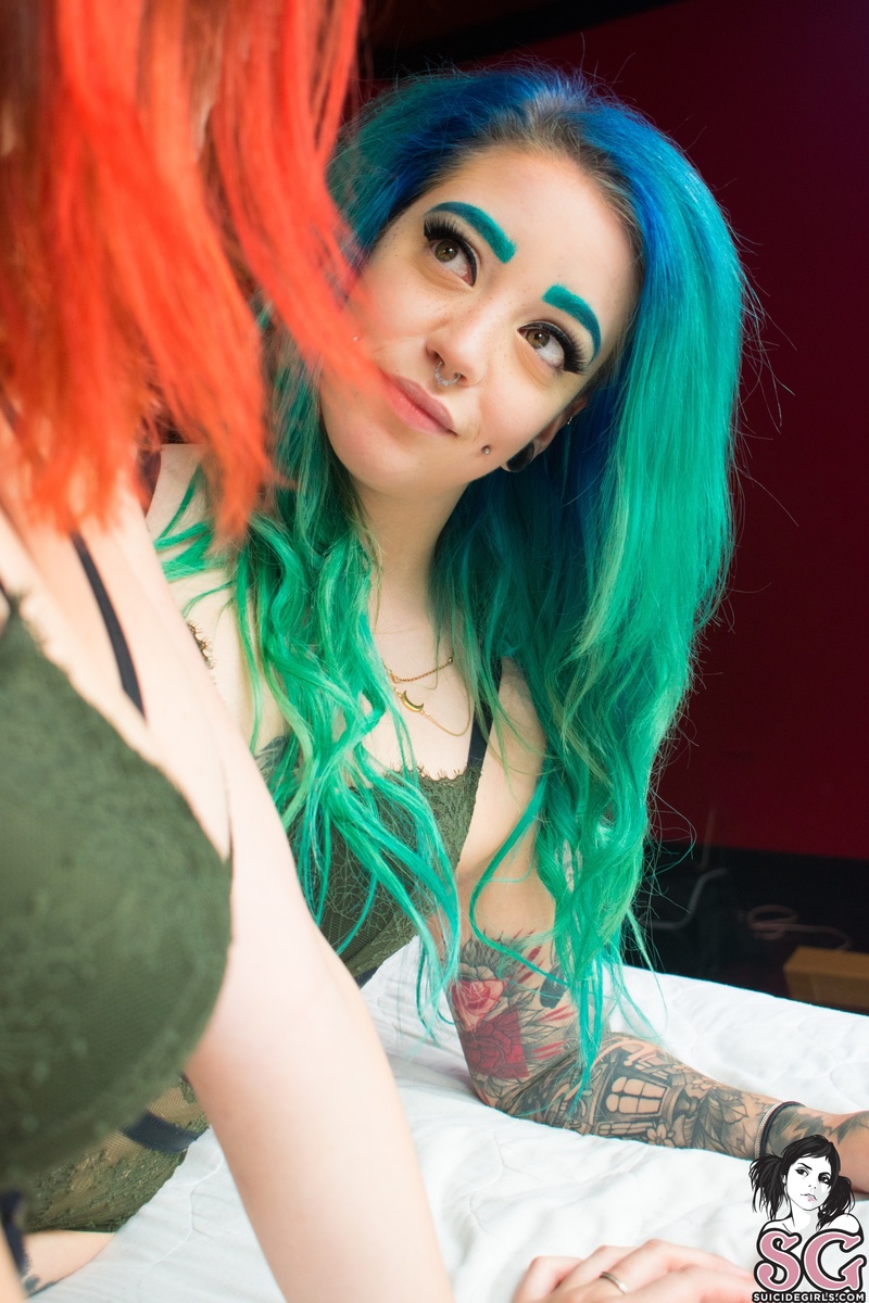 krisalyne-crimsonsaphire-07.jpg
