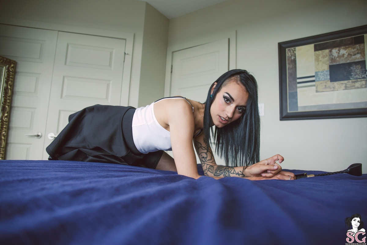 jasminemorte-badhabits-05.jpg