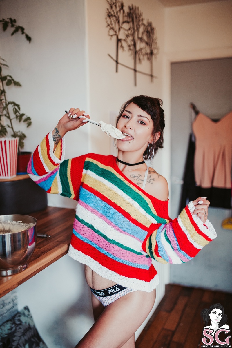 auroraxrose-strawberriescream-07.jpg