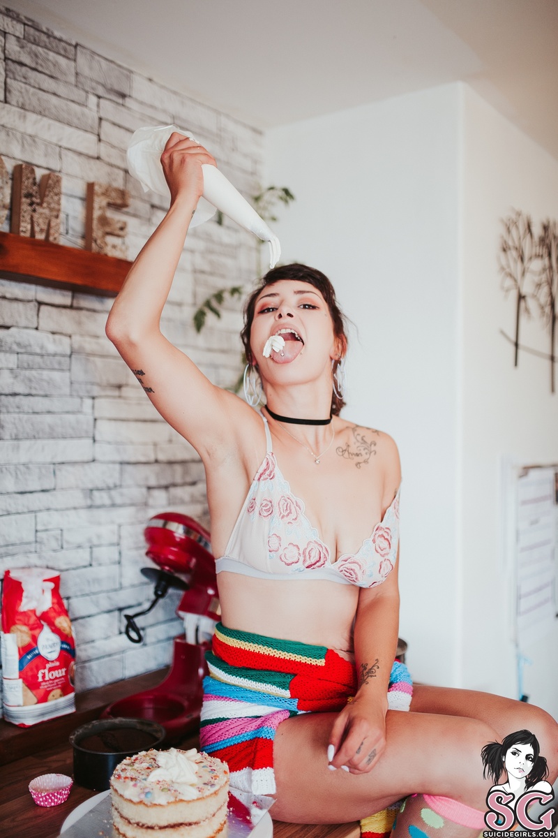 auroraxrose-strawberriescream-13.jpg