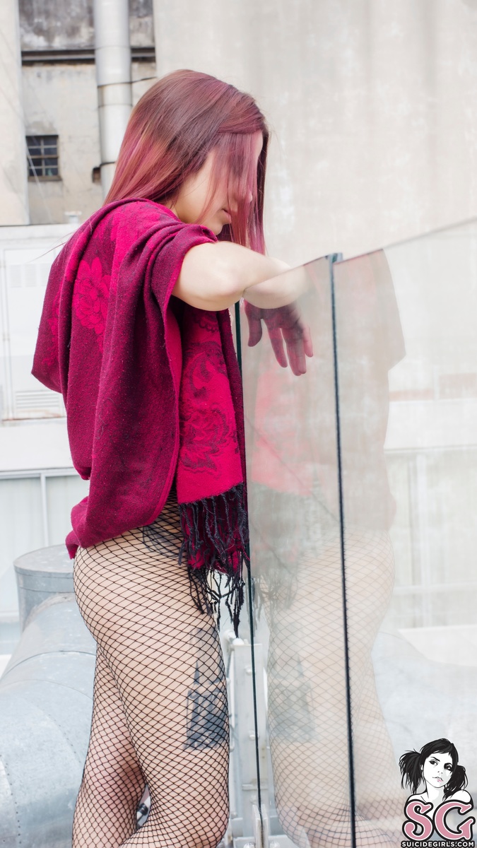 isanna-nudeontop-01.jpg