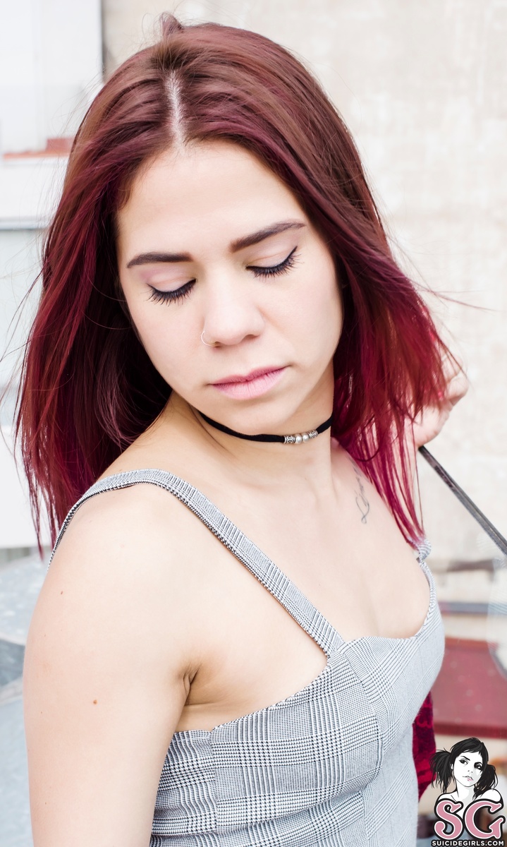 isanna-nudeontop-05.jpg