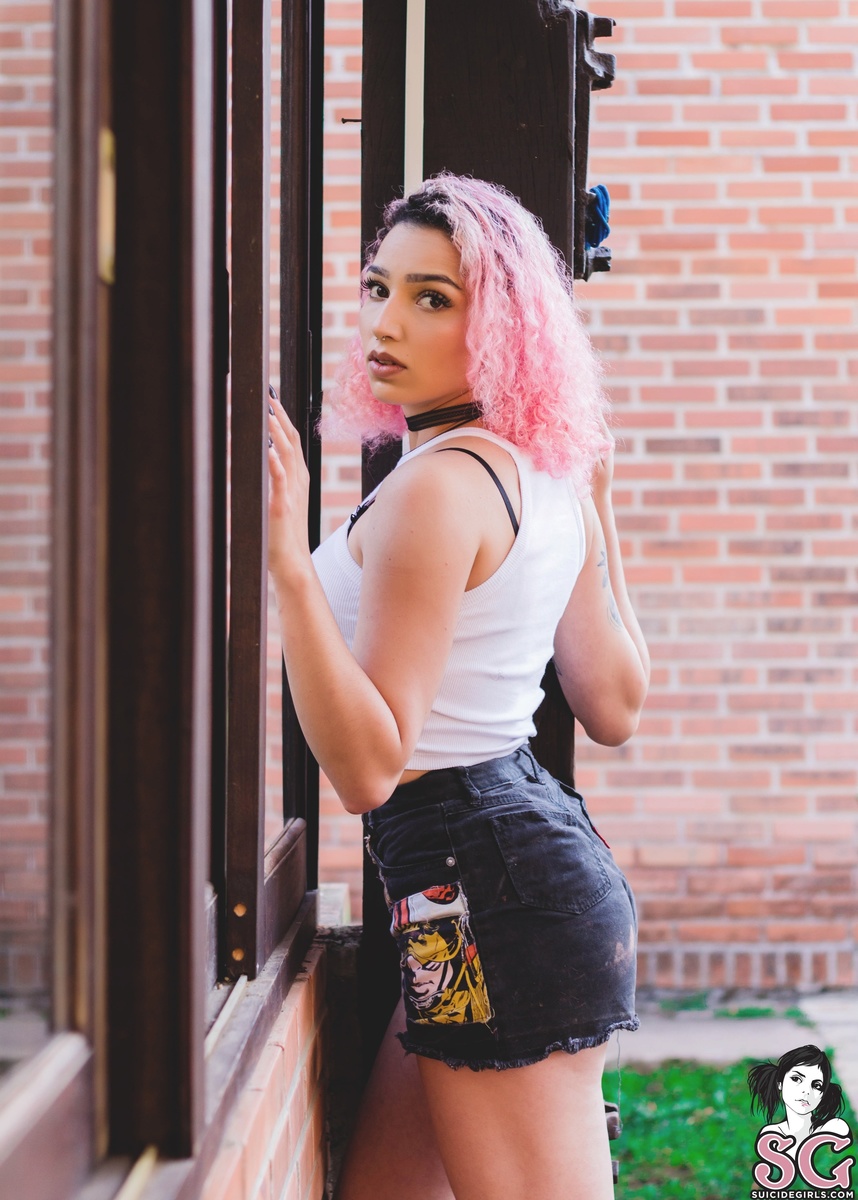 ladyvader-pinkflowerinthegarden-03.jpg