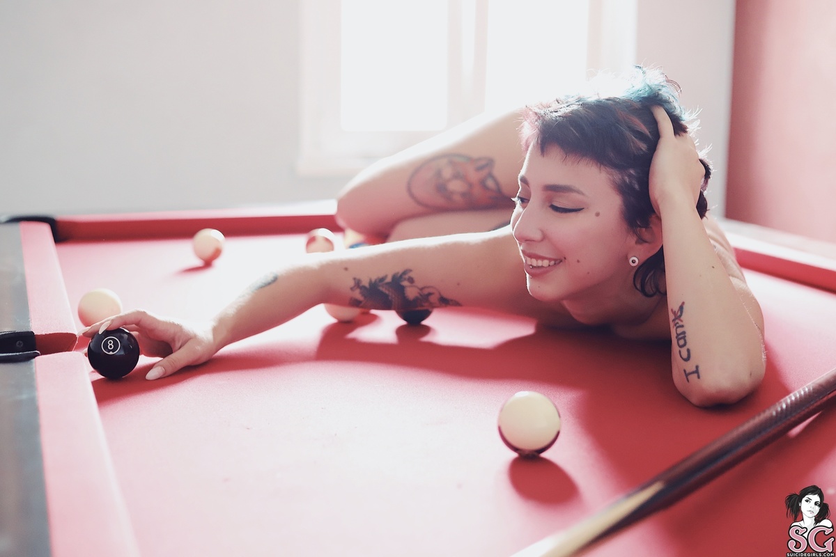 missloosecannon-poolplayer-25.jpg