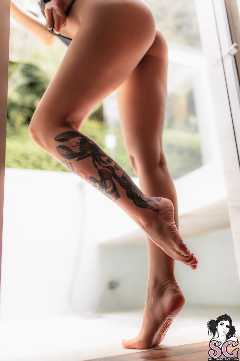 adriella-hotshower-05.jpg