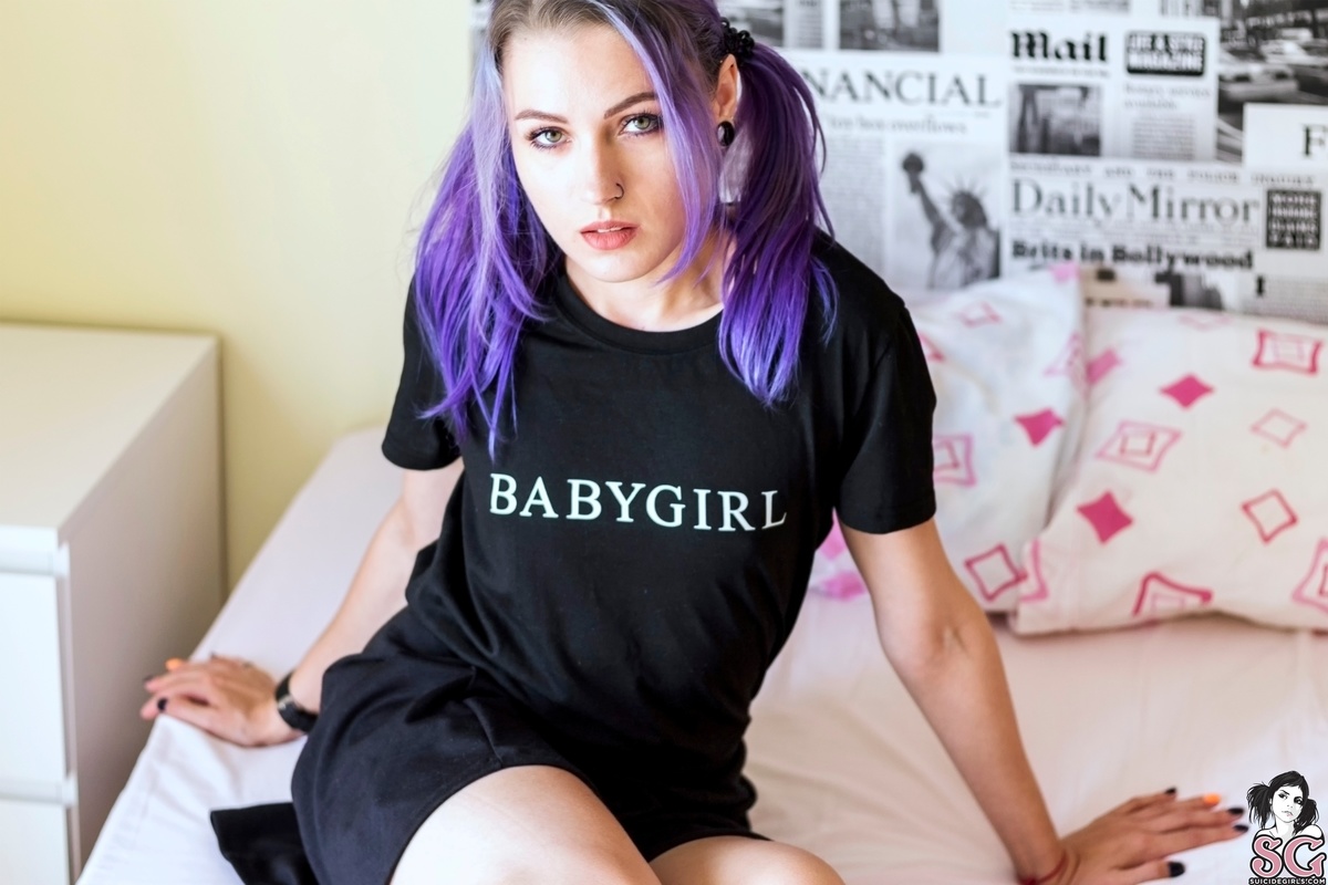 ergwath-notyourbabygirl-05.jpg