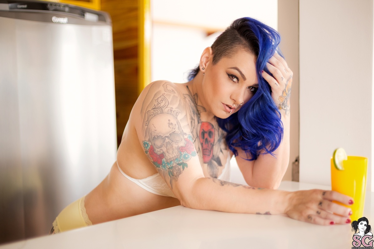 miahblue-drinkme-13.jpg