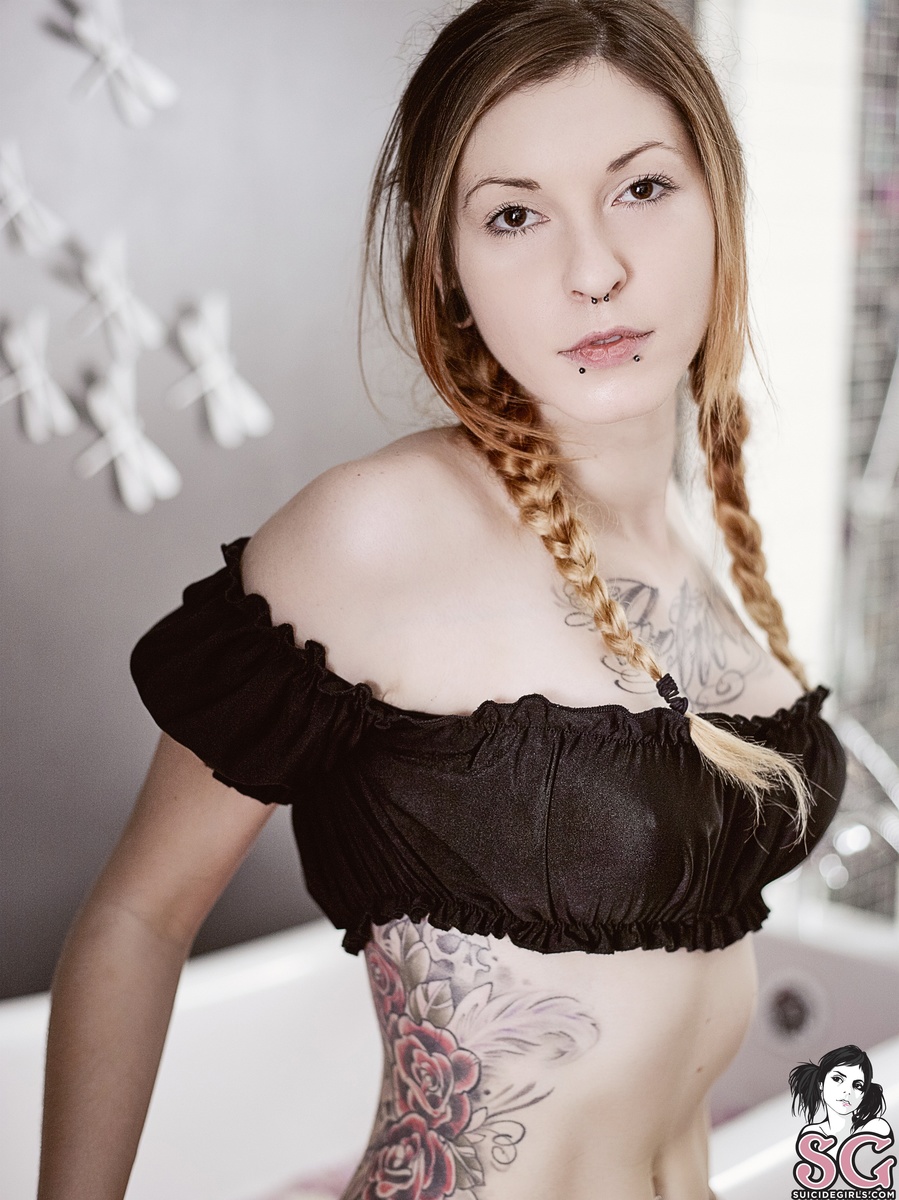rileyash-laguz-03.jpg