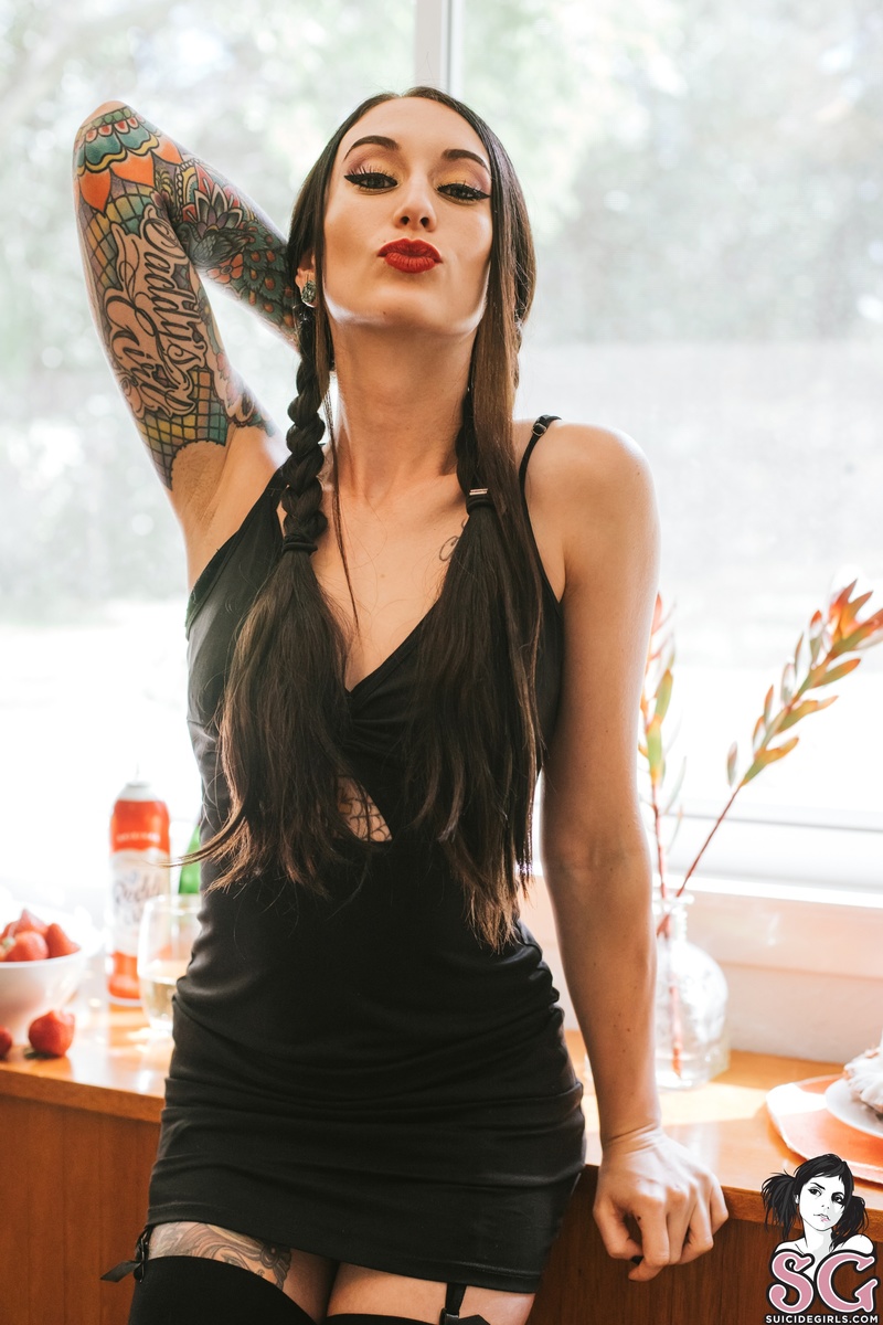 raeganhopek-strawberriesandcream-05.jpg