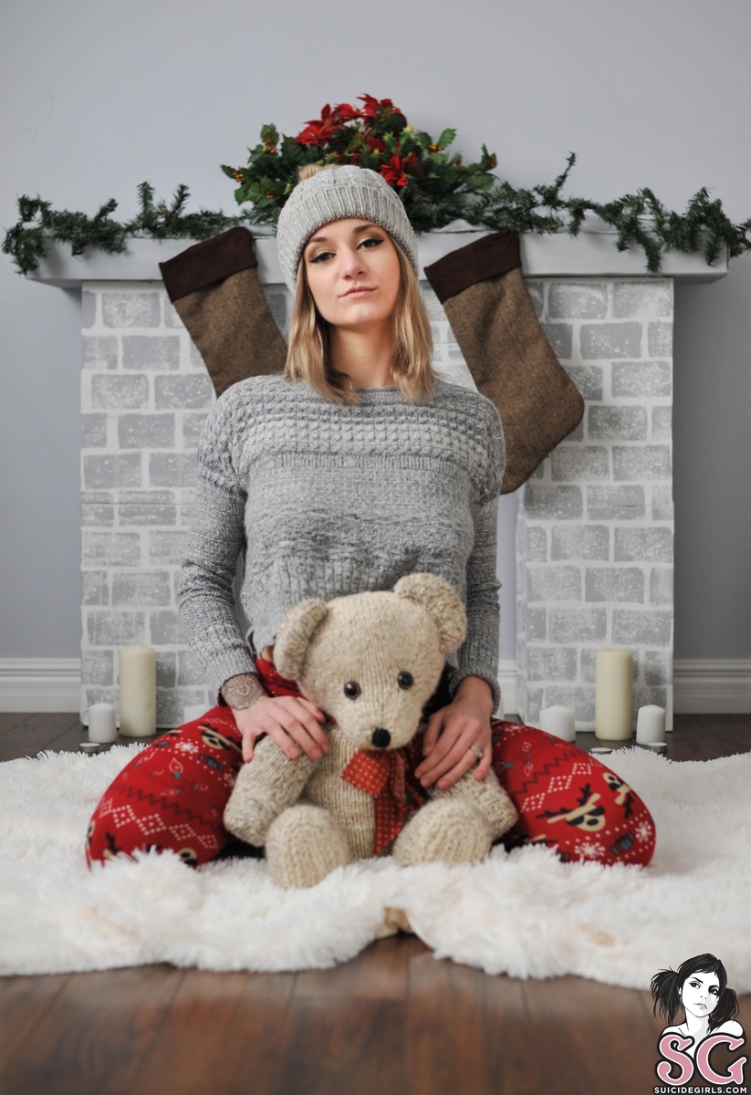 sallynotsosweet-santasnaughtyhelper-07.jpg