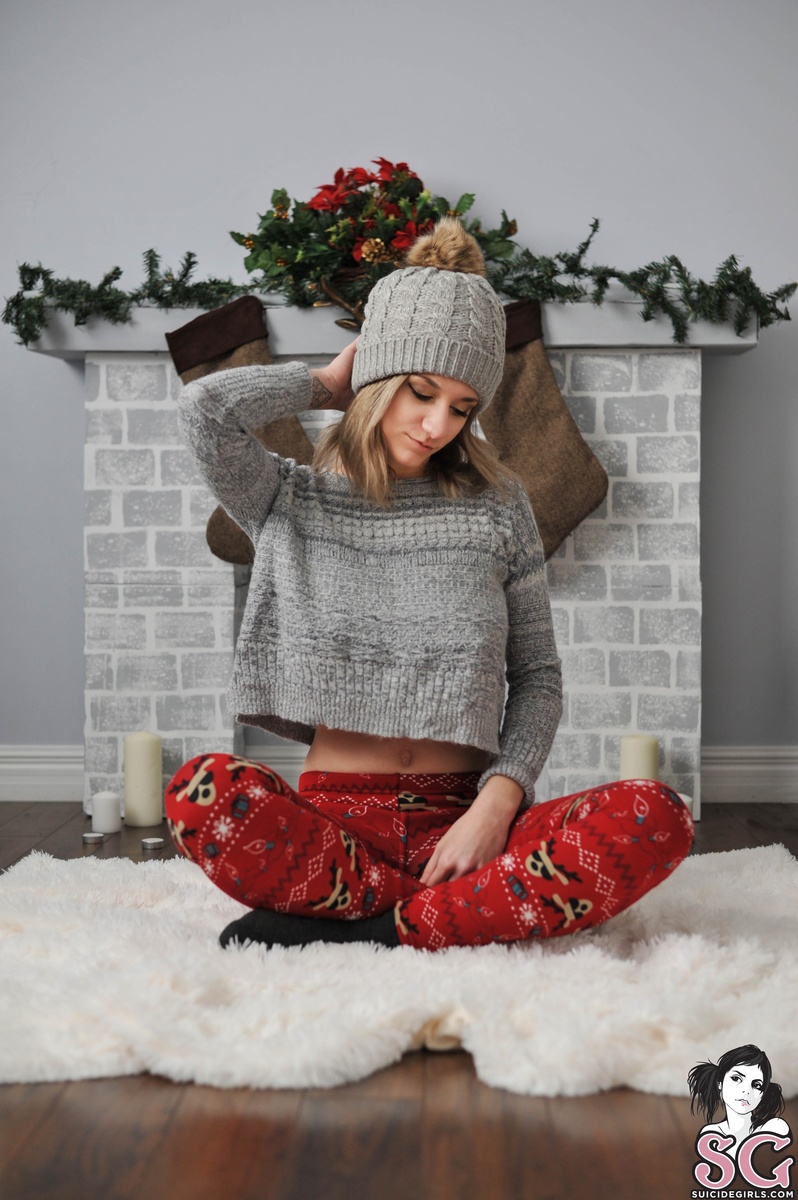 sallynotsosweet-santasnaughtyhelper-09.jpg