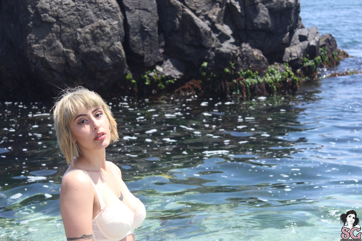 awkred-siren-29.jpg
