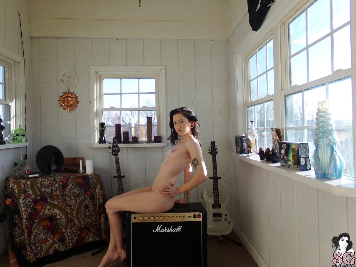 stephanieraeee-guitarsinthesunroom-27.jpg