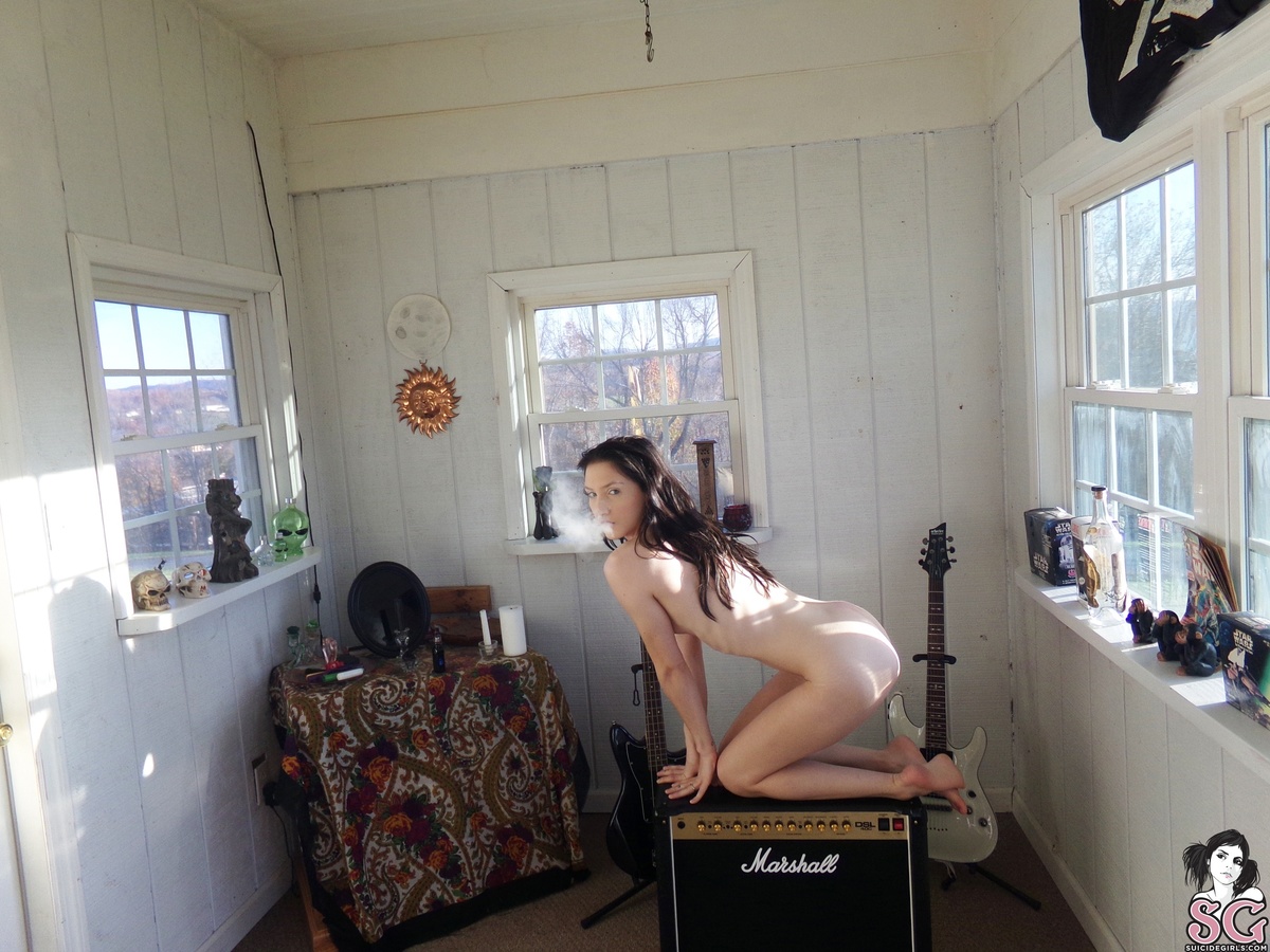 stephanieraeee-guitarsinthesunroom-39.jpg