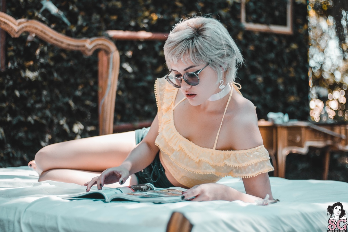 lollahattori-angelinthewoods-01.jpg