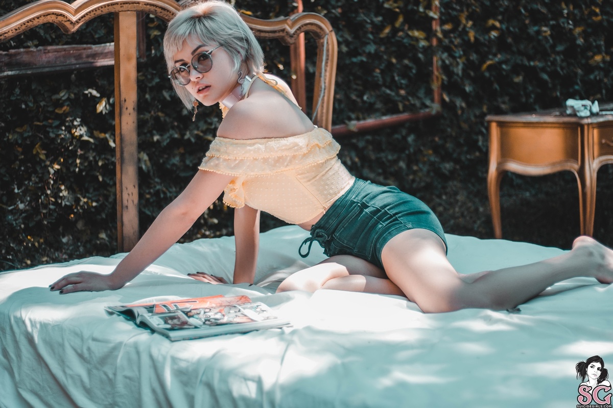 lollahattori-angelinthewoods-07.jpg
