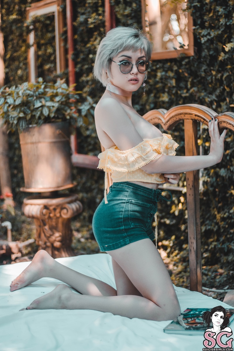 lollahattori-angelinthewoods-15.jpg