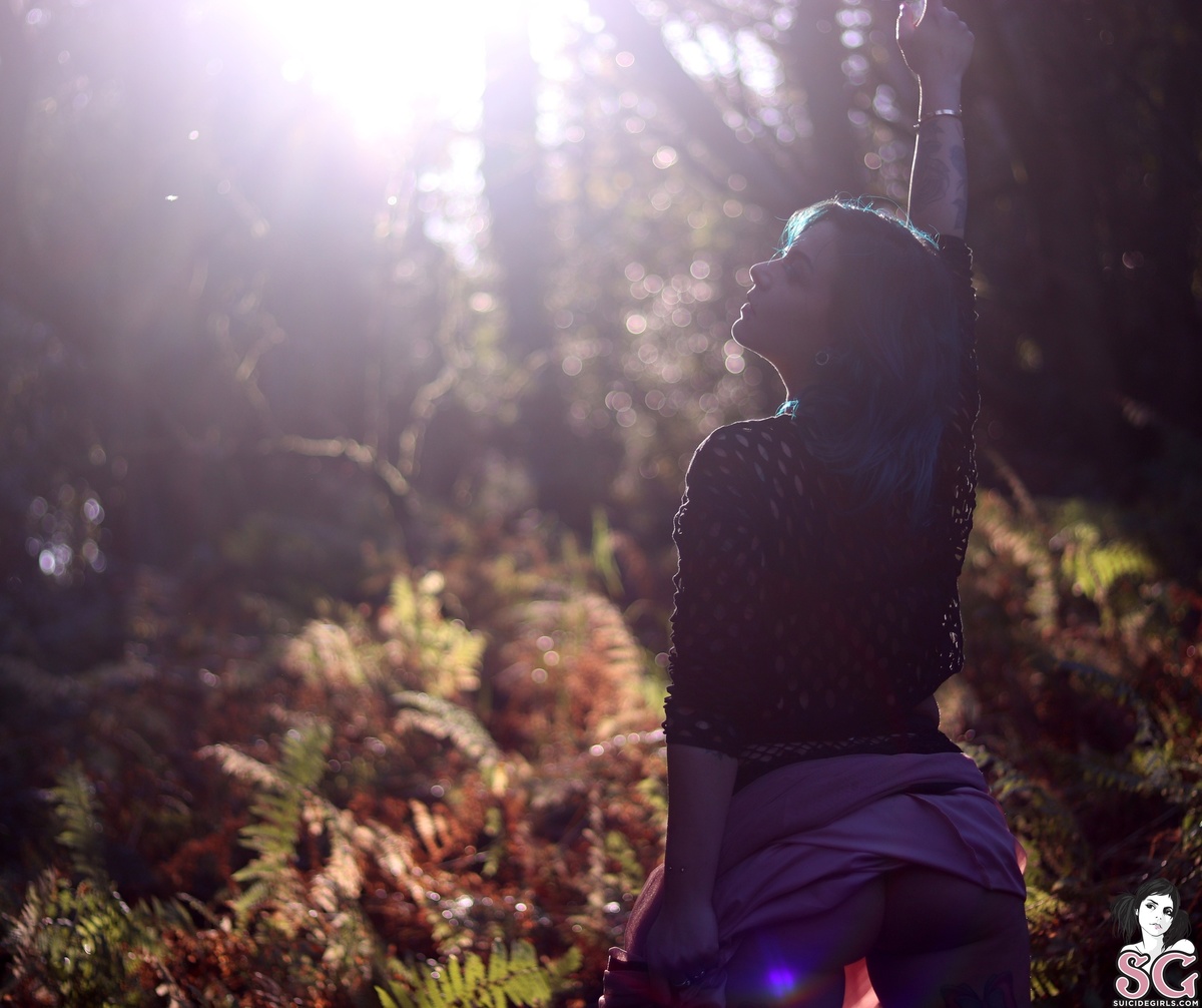 rnrqueen-fairywoods-01.jpg