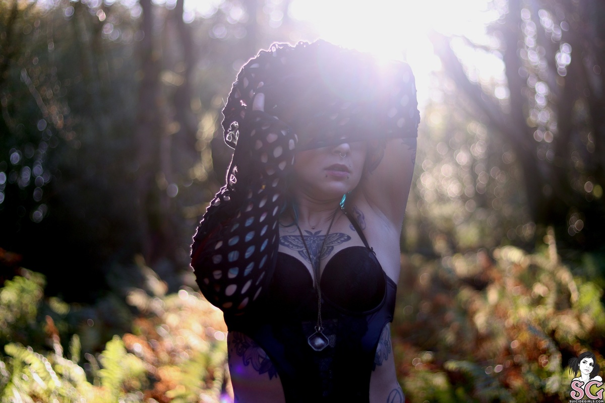 rnrqueen-fairywoods-11.jpg